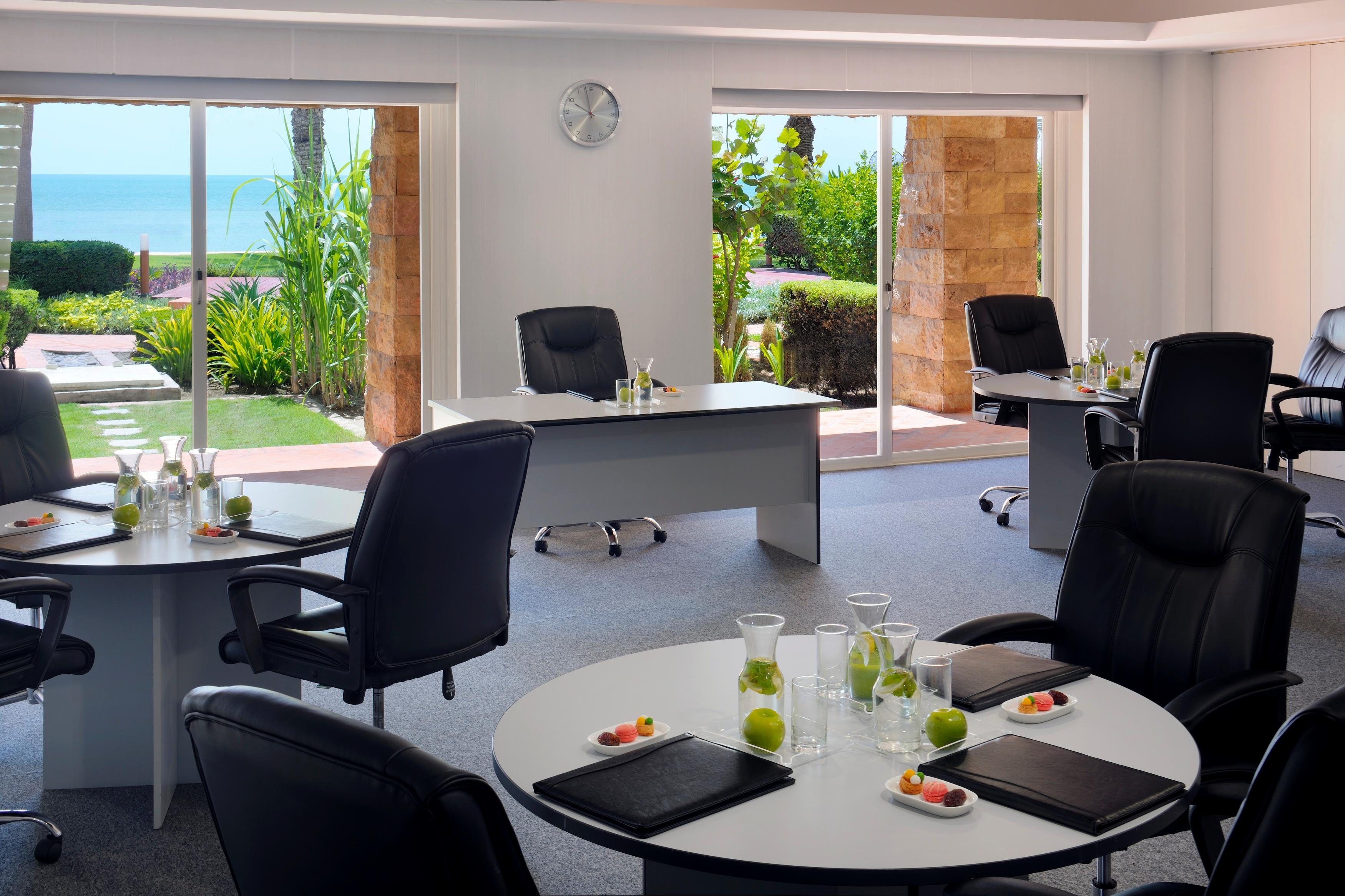 Moevenpick Hotel & Resort Al Bida'A Salmiya Екстериор снимка Boardroom at the Westin Maldives