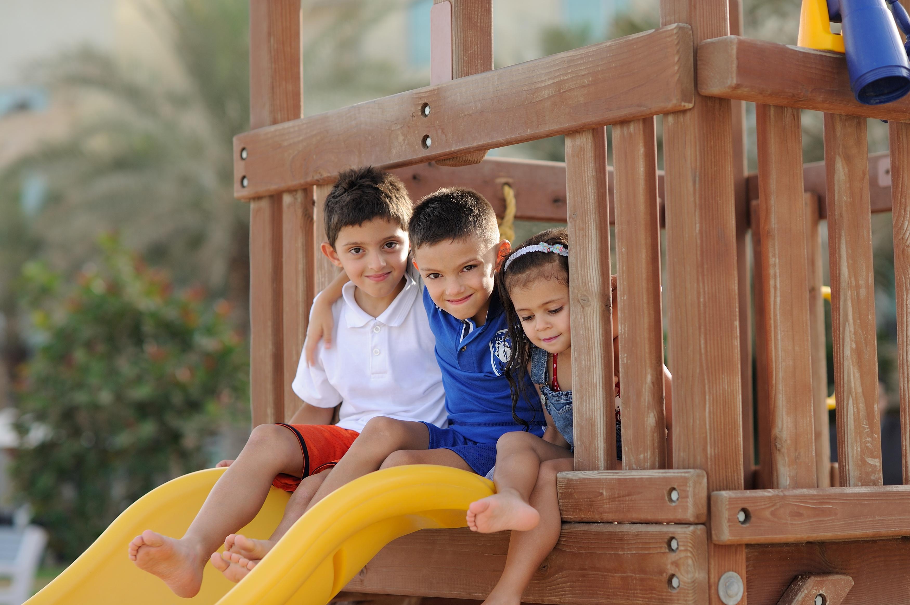 Moevenpick Hotel & Resort Al Bida'A Salmiya Екстериор снимка Children playing on a slide