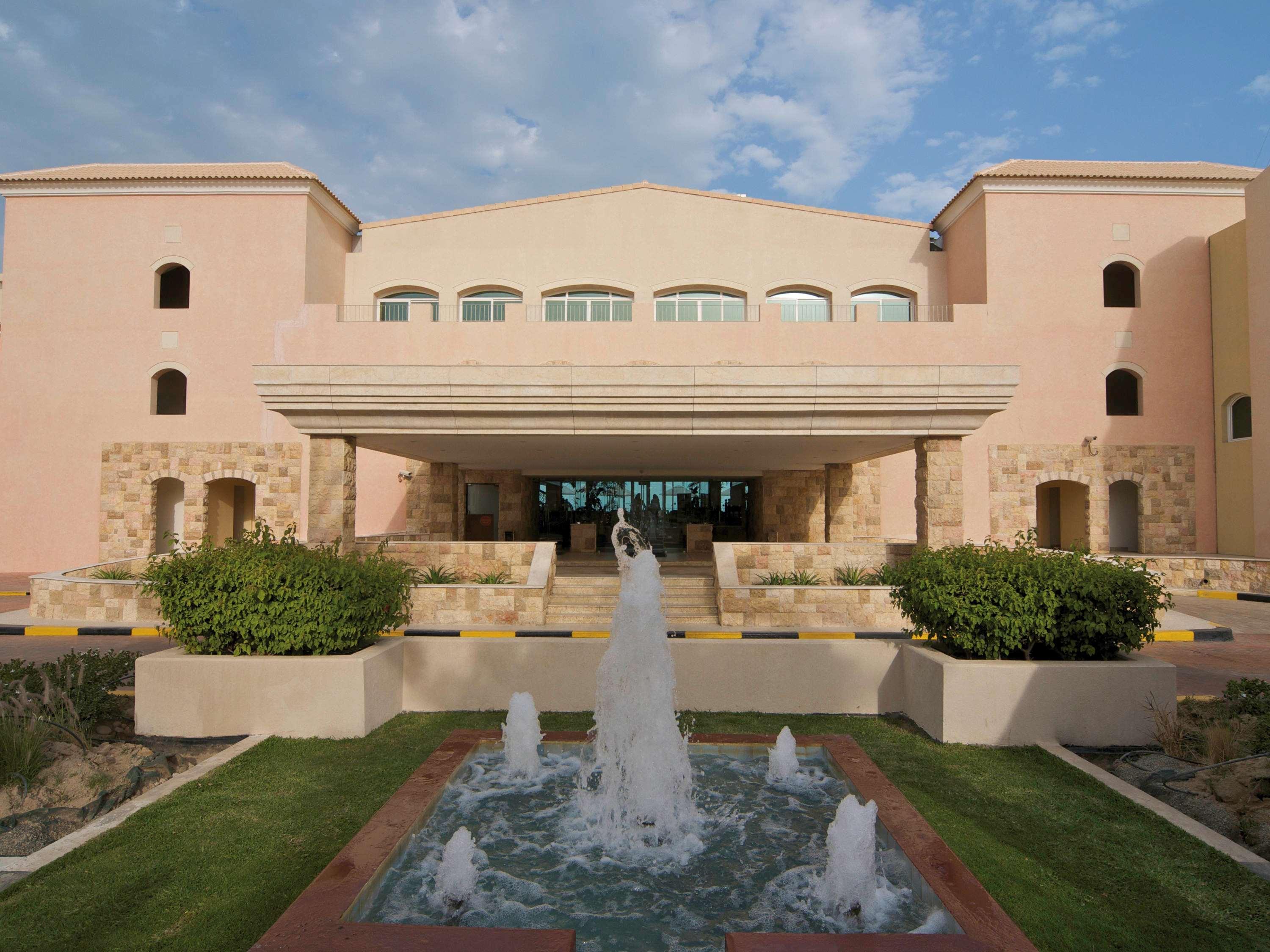 Moevenpick Hotel & Resort Al Bida'A Salmiya Екстериор снимка The University of Texas at Tyler