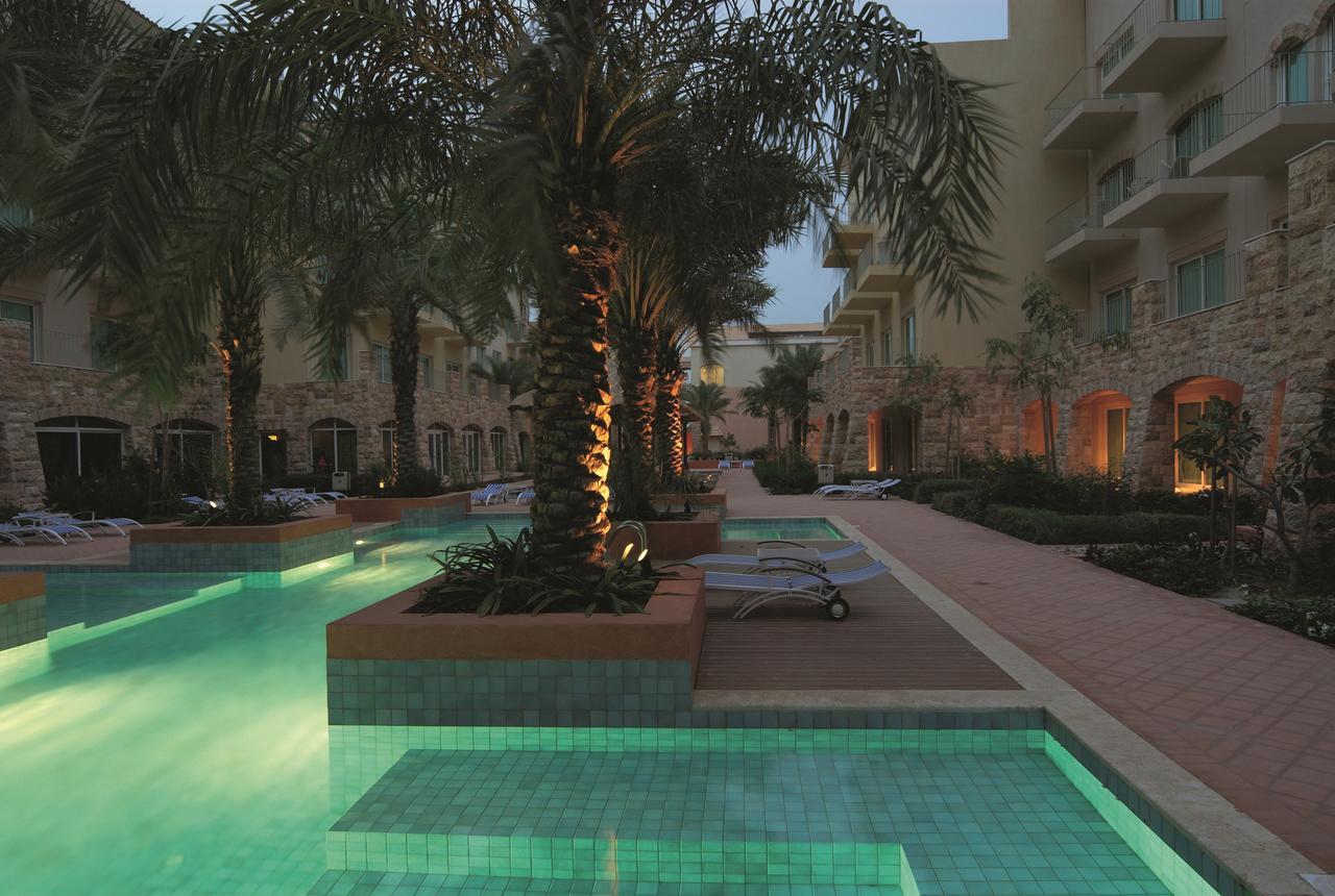 Moevenpick Hotel & Resort Al Bida'A Salmiya Стая снимка The pool at the hotel